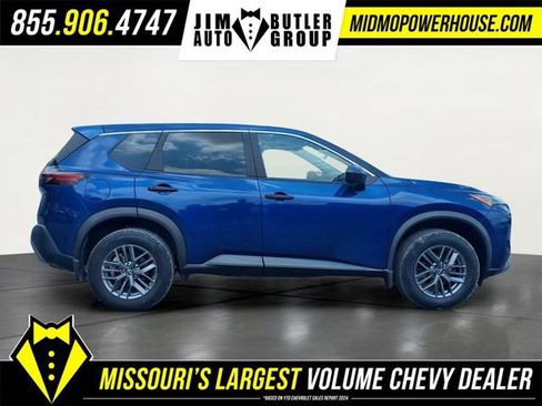 Used 2023 Nissan Rogue S AWD/4WD image 2