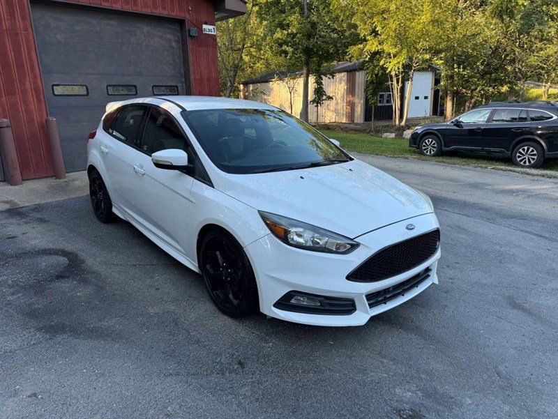 Used 2018 Ford Focus ST FWD image 3