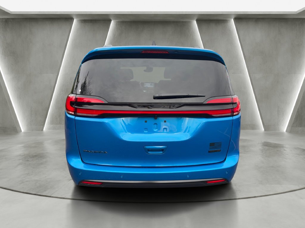 New 2027 Chrysler Pacifica Select AWD/4WD image 6