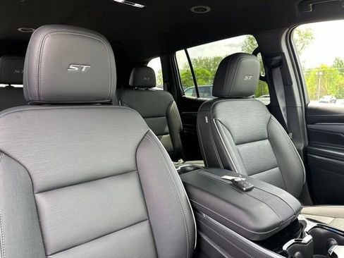Used 2025 Buick Enclave Sport Touring AWD/4WD image 8