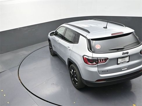 New 2026 Jeep Compass Latitude image 13