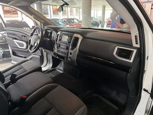 Used 2017 Nissan Titan SV image 23