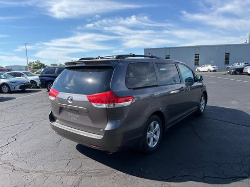 Used 2011 Toyota Sienna LE FWD image 6