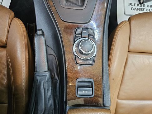 Used 2011 BMW 335i Convertible w/ M Sport Pkg image 32