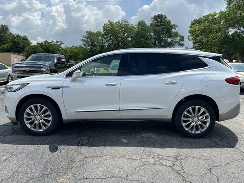 Used 2020 Buick Enclave Essence w/ Sound and Sites Package FWD image 9