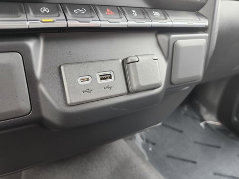 Used 2021 Chevrolet Silverado 1500 RST w/ Bed Protection Package image 9