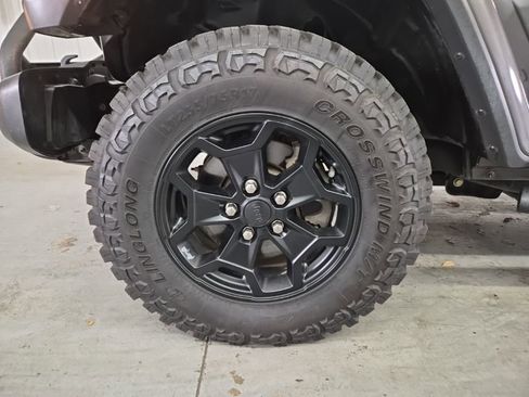 Used 2021 Jeep Gladiator Willys image 9