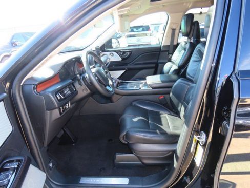 Certified 2023 Lincoln Aviator Reserve w/ Equipment Group 201A image 25