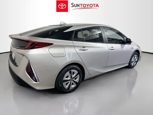 Used 2022 Toyota Prius Prime LE FWD image 4