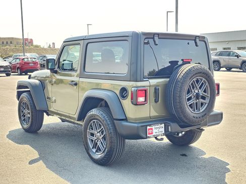 Used 2025 Jeep Wrangler Sport AWD/4WD image 7