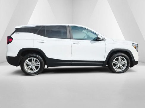 Used 2023 GMC Terrain SLE w/ LPO, Floor Liner Package FWD image 4