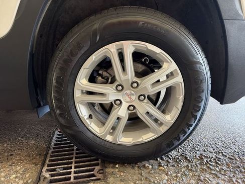 Certified 2024 GMC Terrain SLE w/ Driver Convenience Package image 10