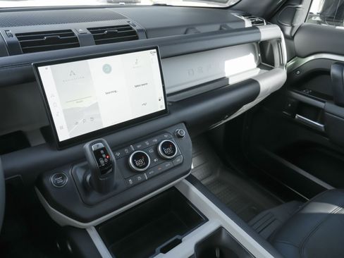 Used 2025 Land Rover Defender 110 S image 10