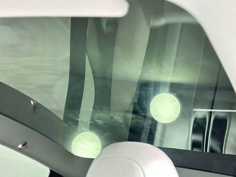 Used 2022 Tesla Model Y Long Range image 29