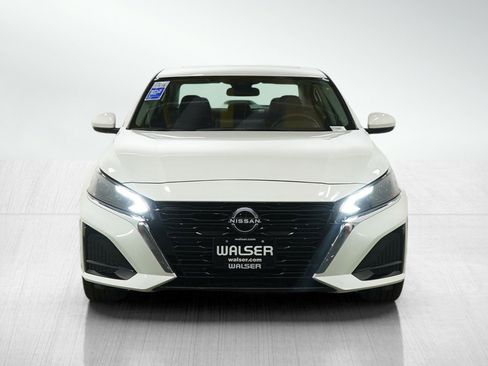 Used 2023 Nissan Altima 2.5 SV w/ SV Premium Package image 8