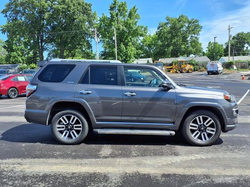 Used 2016 Toyota 4Runner Limited w/ Convenience Package AWD/4WD image 2