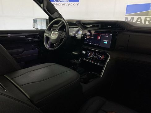 Used 2023 GMC Sierra 1500 AT4 w/ Technology Package AWD/4WD image 27