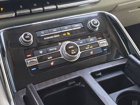 Used 2018 Lincoln Navigator L Select w/ Technology Package RWD image 27