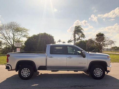 Used 2022 Chevrolet Silverado 2500 LT w/ Convenience Package AWD/4WD image 4