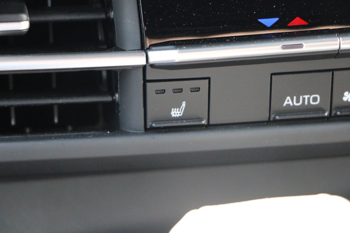Used 2025 Toyota Sienna XSE AWD/4WD image 22
