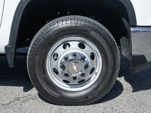 Used 2025 Chevrolet Silverado 3500 LT w/ Convenience Package AWD/4WD image 33