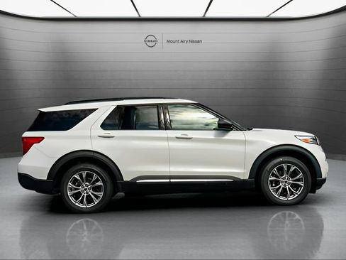 Used 2022 Ford Explorer XLT w/ Equipment Group 202A AWD/4WD image 4