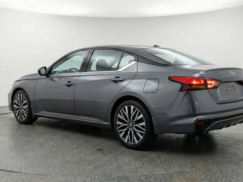 Used 2025 Nissan Altima 2.5 SV image 6