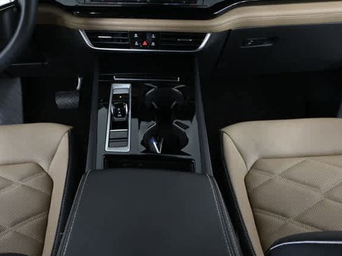 Used 2024 Volkswagen Atlas Cross Sport SE w/ Black Wheel Package AWD/4WD image 17