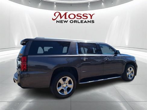 Used 2018 Chevrolet Suburban Premier image 5
