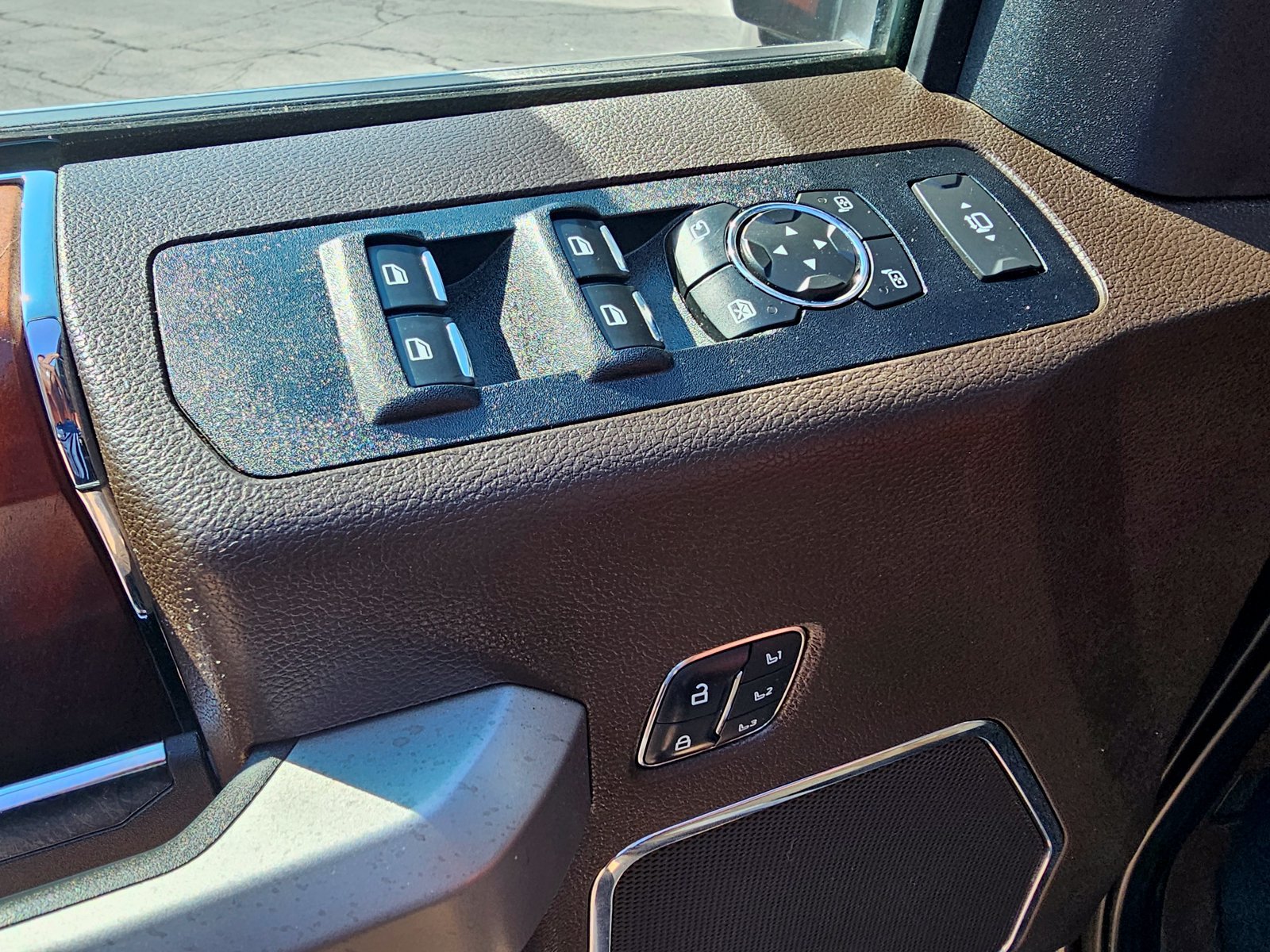 Used 2022 Ford F350 King Ranch w/ King Ranch Ultimate Package AWD/4WD image 14