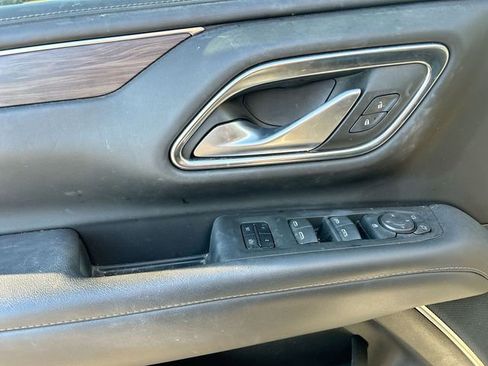 Used 2022 Chevrolet Suburban LT RWD image 18