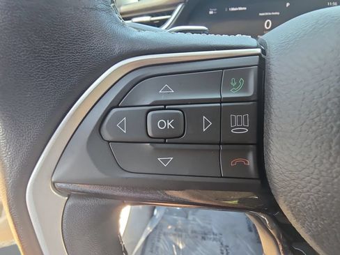 Used 2022 Jeep Grand Cherokee Laredo w/ Luxury Tech Group I AWD/4WD image 18