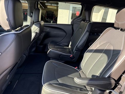 New 2026 Chrysler Pacifica Limited w/ S Appearance Package image 25