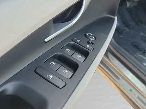 New 2026 Hyundai Elantra Limited image 18