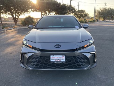 New 2026 Toyota Camry Hybrid image 2