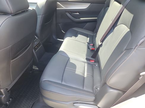 Certified 2025 MAZDA CX-70 Plug-In Hybrid w/ Premium Pkg AWD/4WD image 34