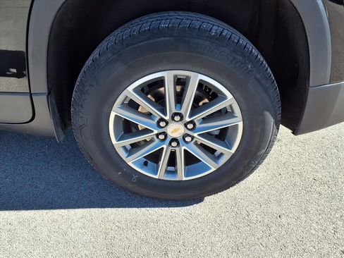 Used 2023 Chevrolet Traverse LT image 35