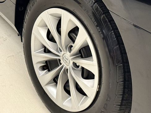 Used 2017 Toyota Camry LE FWD image 10