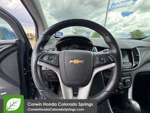 Used 2019 Chevrolet Trax LT w/ Sun & Sound Package AWD/4WD image 14