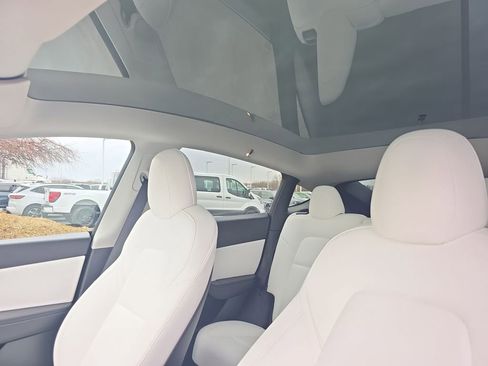 Used 2022 Tesla Model Y Performance image 15