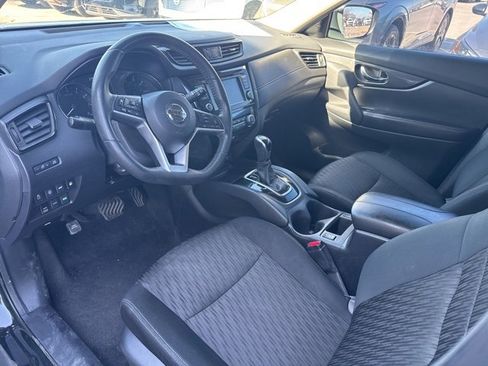 Certified 2020 Nissan Rogue SV image 3