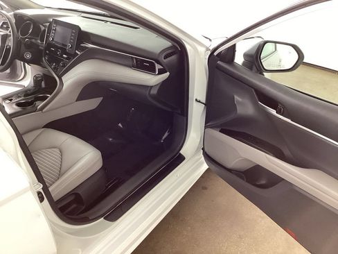 Used 2023 Toyota Camry SE AWD/4WD image 17