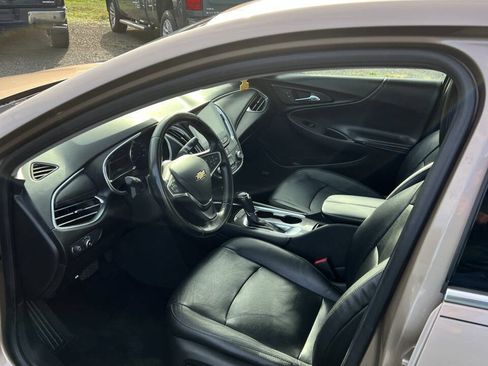 Used 2018 Chevrolet Malibu LT w/ Leather Package FWD image 11