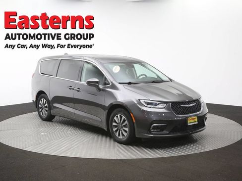 Used 2022 Chrysler Pacifica Touring-L w/ Uconnect Theater Family Group FWD image 50
