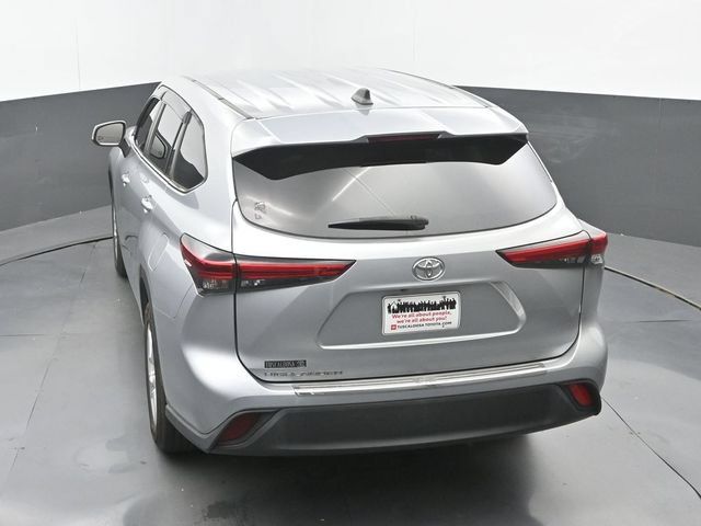 Used 2023 Toyota Highlander L FWD image 15