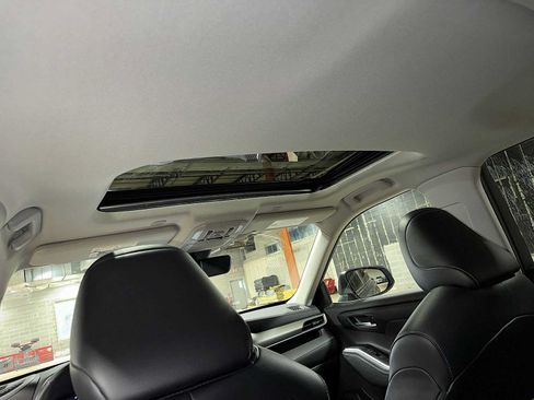 Used 2023 Toyota Highlander XLE AWD/4WD image 25