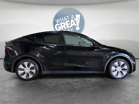 Used 2023 Tesla Model Y Long Range image 2