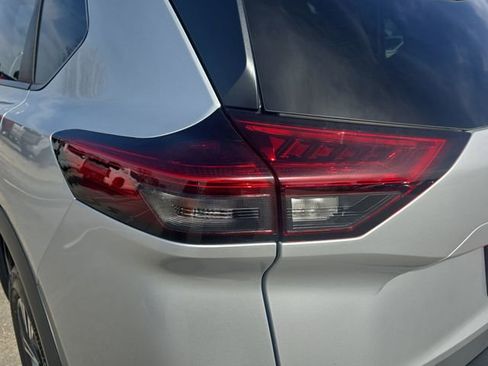 Used 2022 Nissan Rogue SV image 33