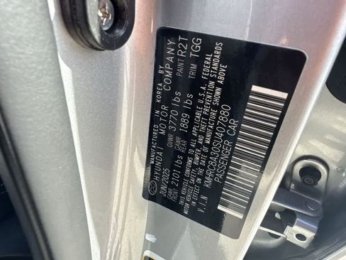 Used 2025 Hyundai Venue SEL FWD image 27