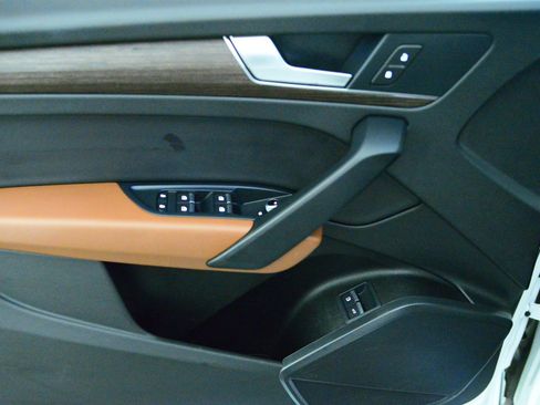 Certified 2025 Audi Q5 e Premium image 26